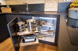 Full black modern kitchen | Raison Home - 5