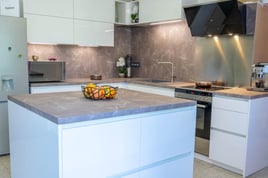 Projet pour un amoureux de la cuisine à Lahage | Raison Home - 1