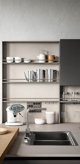 Open moderne witte en grijze keuken in L-vorm door Sébastien PRIELS | Raison Home - 3