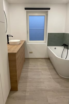 Salle de bain au design épuré à Burdinne | Raison Home - 4