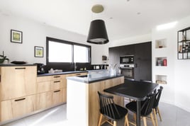 Modern black and wood kitchen | Raison Home - 2