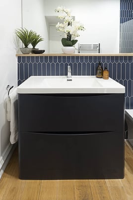 Modern blue bathroom | Raison Home - 3