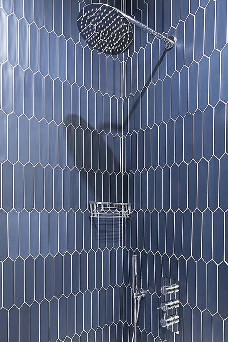 Modern blue bathroom | Raison Home - 4