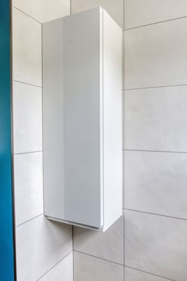 Salle de bains bleu avec douche italienne à Blois | Raison Home - 8