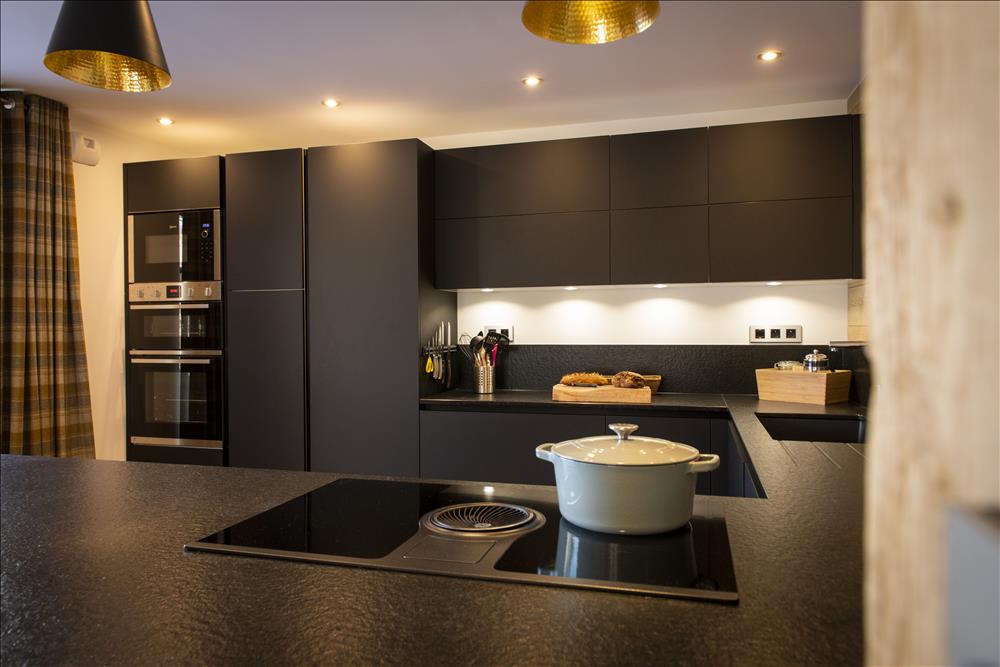 Modern full black kitchen 1