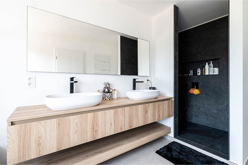 Salle de bain chaleureuse à Lasne | Raison Home - 2