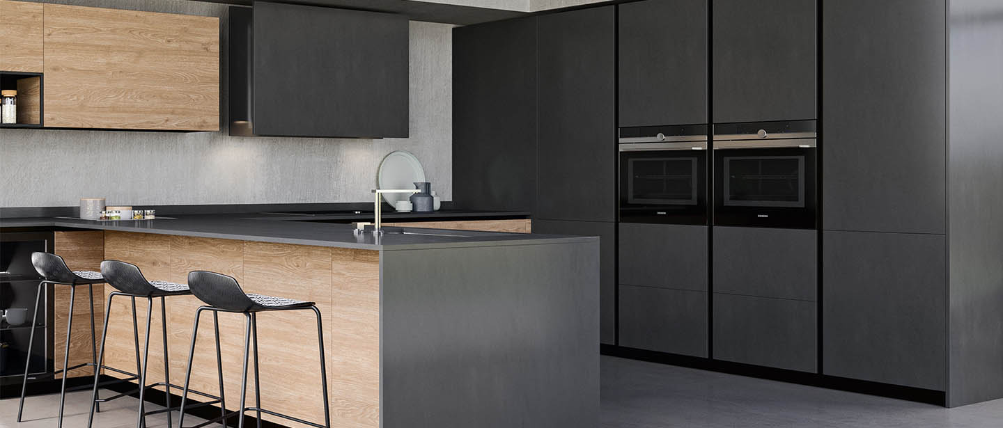 Black fully equiped kitchen