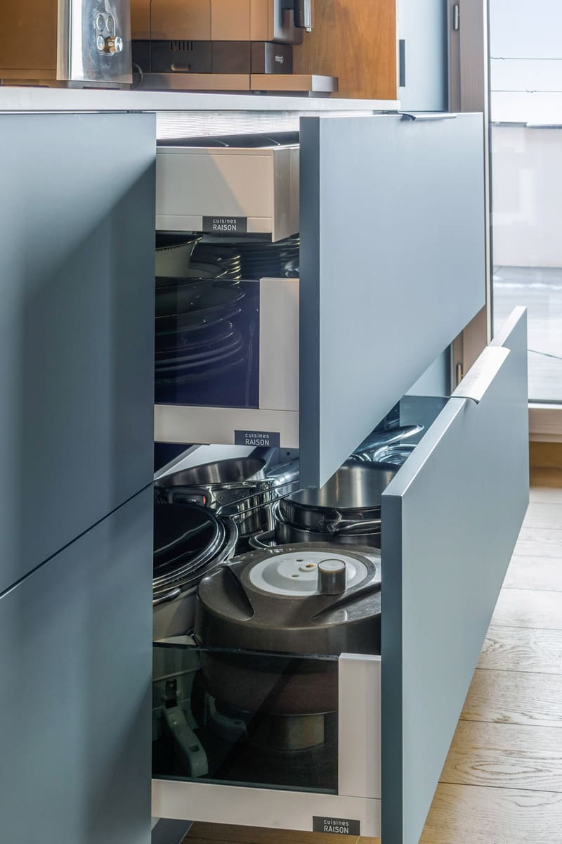 Modern style kitchen turquoise | Raison Home  - 7