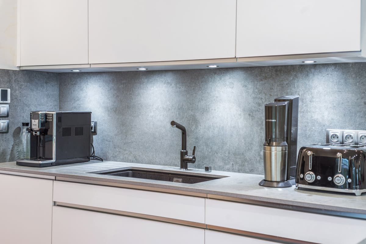 Contemporary white and grey kitchen | Raison Home - 4