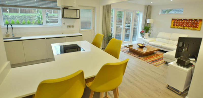 Open kitchen in modern white style by Charmaine ULYATE 3
