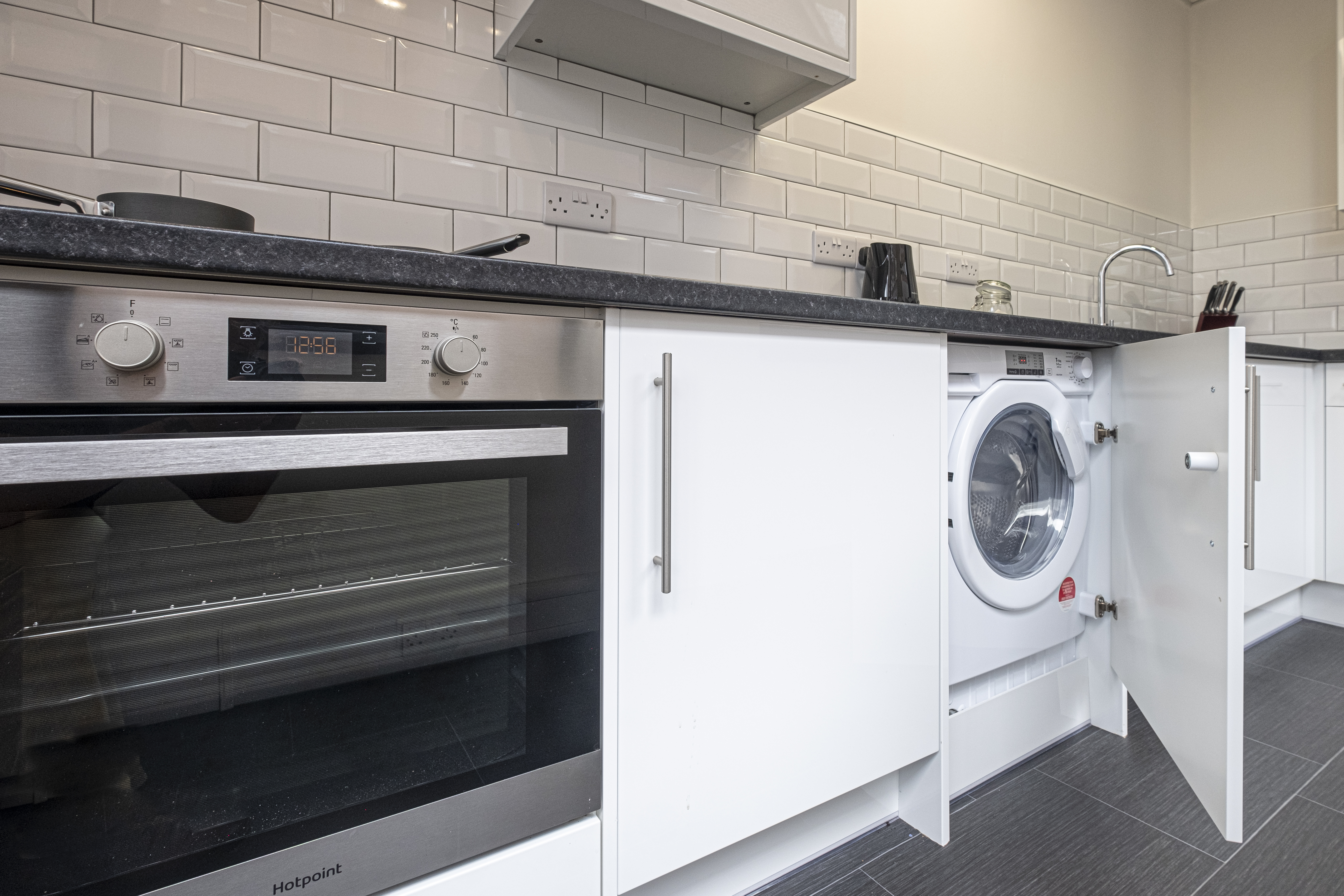Office kitchen in white gloss by Charmaine ULYATE 3