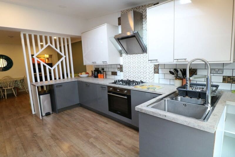 Black kitchen with shaker cabinets in Solihull 8