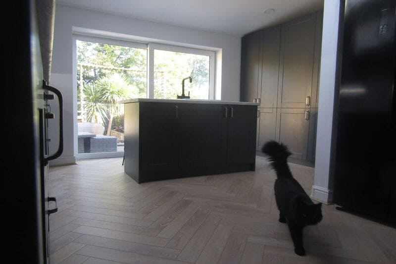 Black kitchen with shaker cabinets in Solihull 5