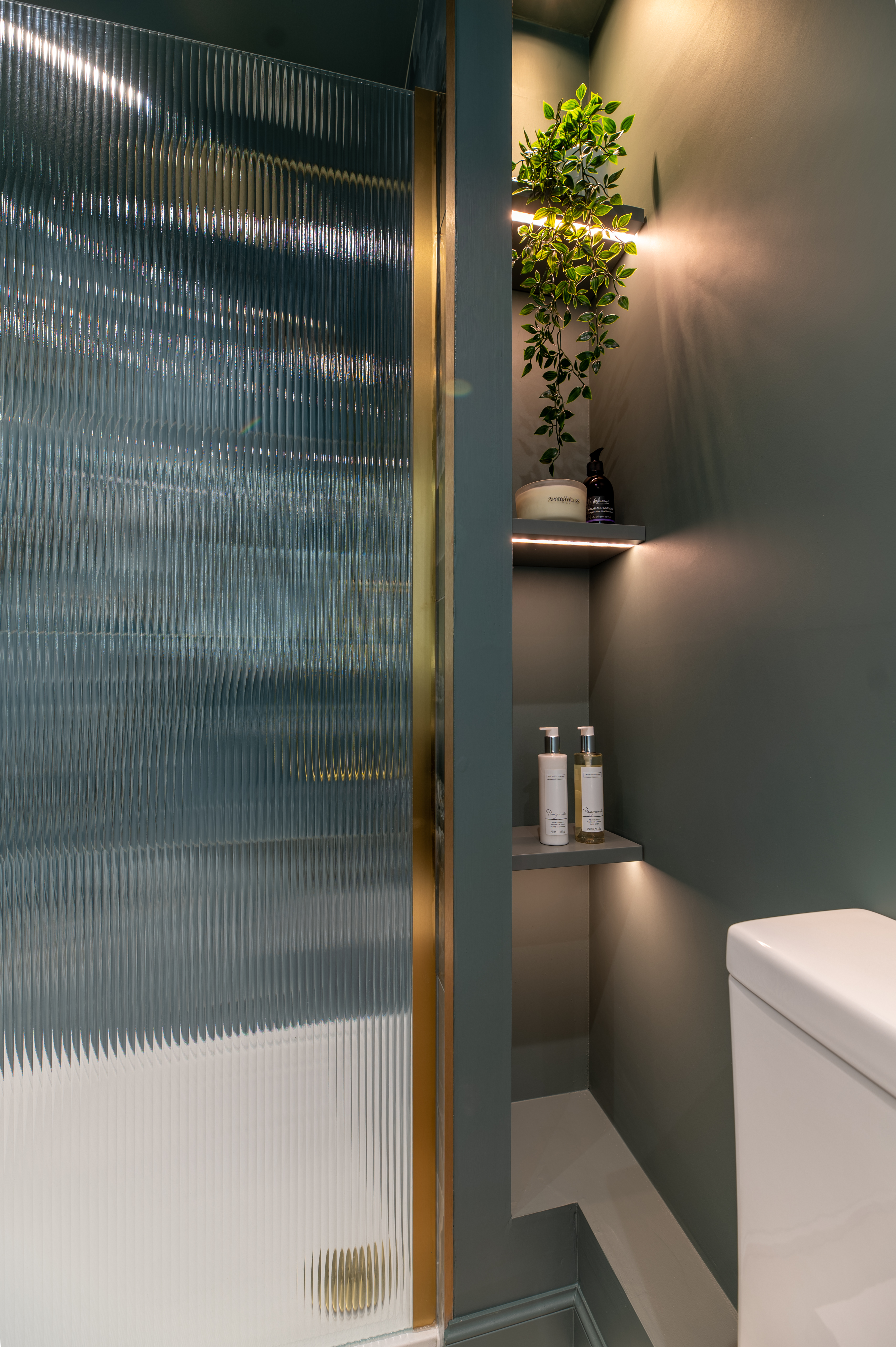 Onyx Bathroom, Designed by Fiona Sneddon - 4