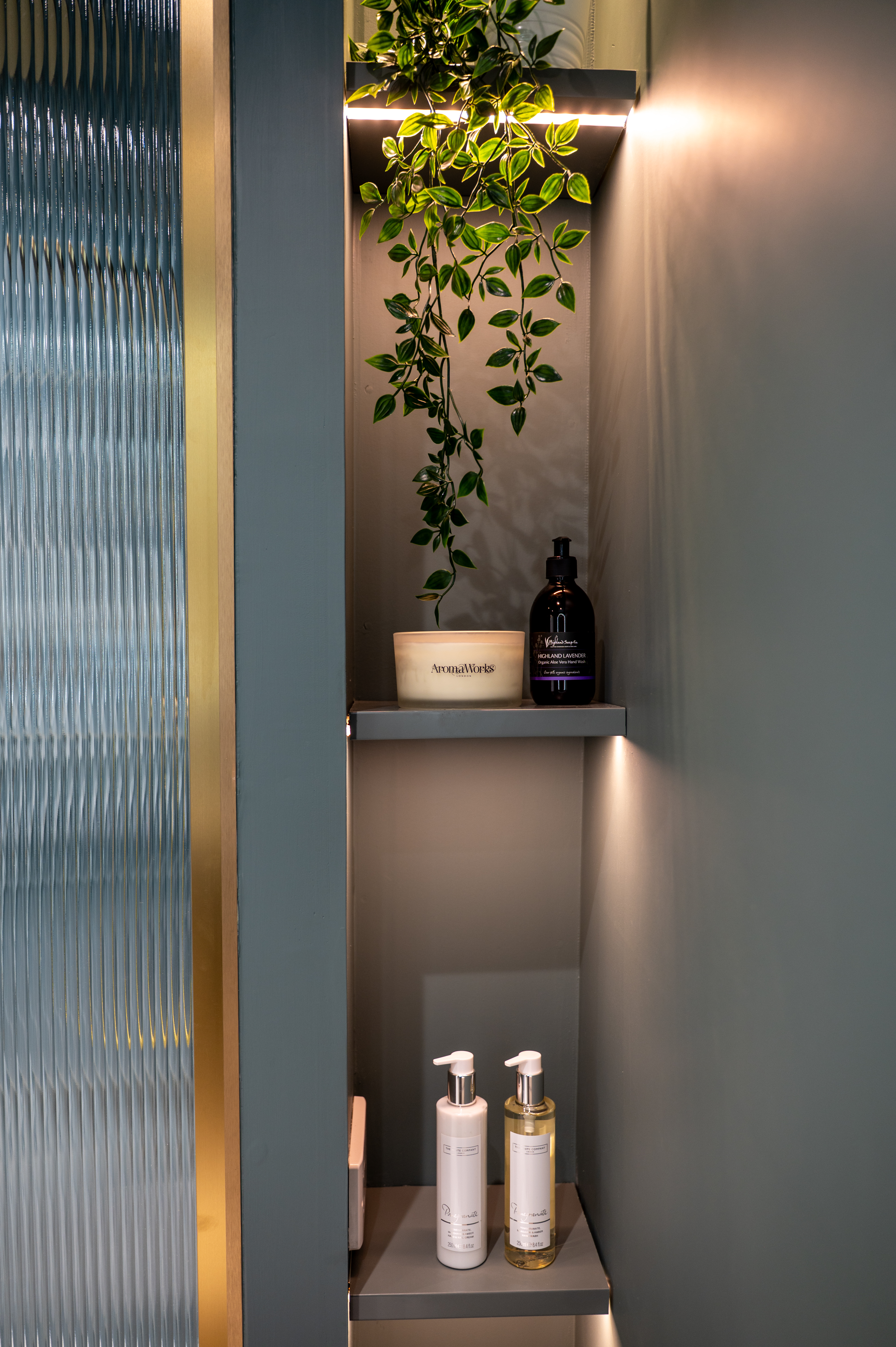 Onyx Bathroom, Designed by Fiona Sneddon - 6