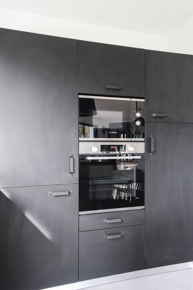 Modern black and wood kitchen  5