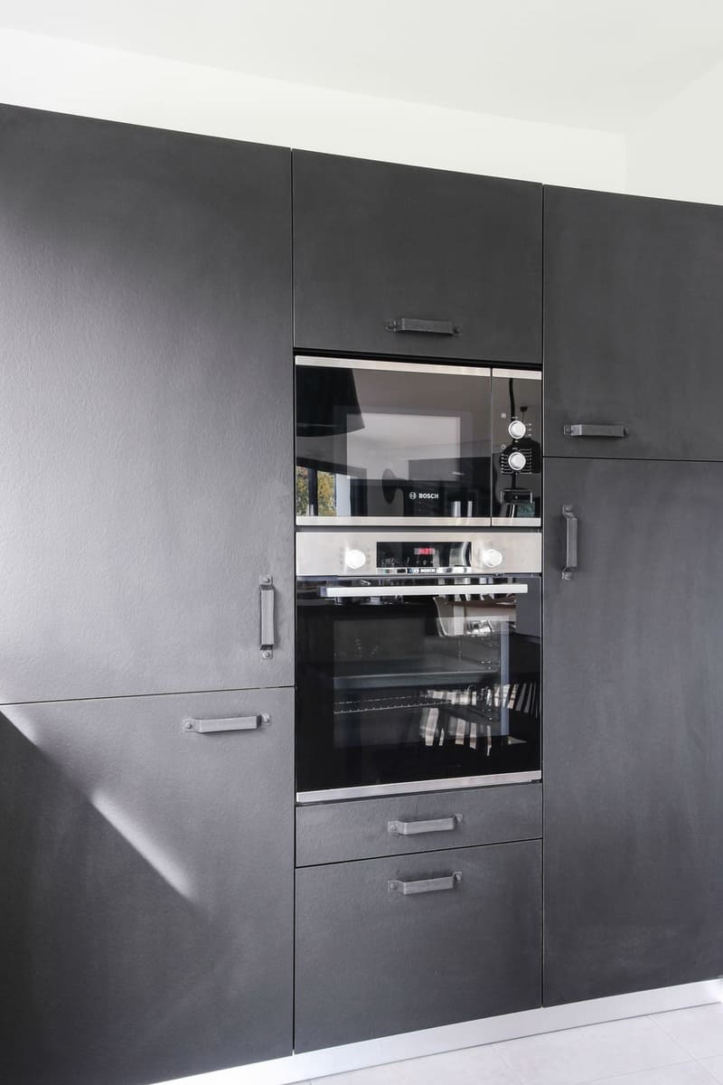 Modern black and wood kitchen | Raison Home - 5