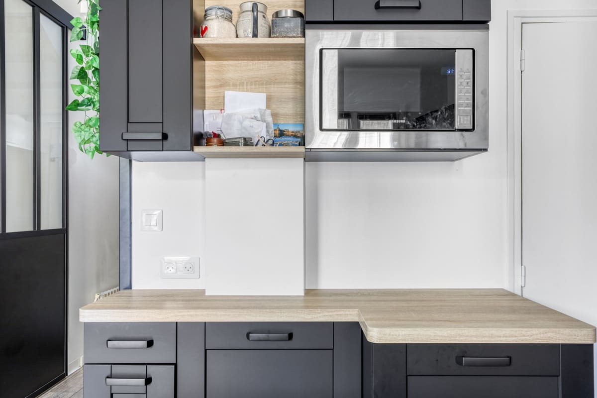 Shaker black and wood Kitchen 4