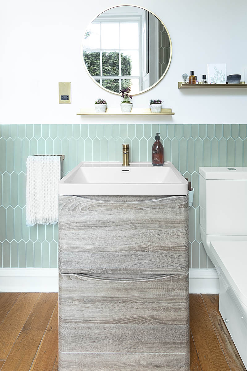 Elegant Green & Brass Bathroom 4