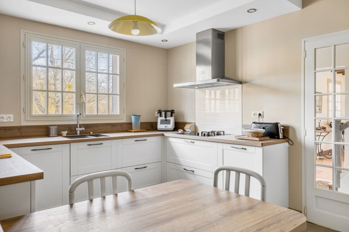White classic shaker style kitchen | Raison Home - 2