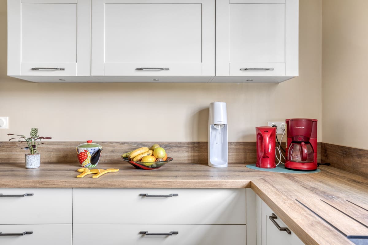 White classic shaker style kitchen 4