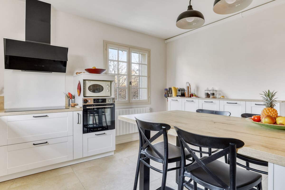 White and orange shaker kitchen | Raison Home - 4