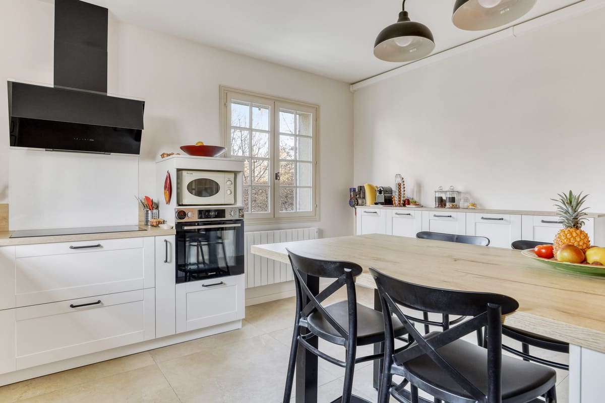 White and orange shaker kitchen 4