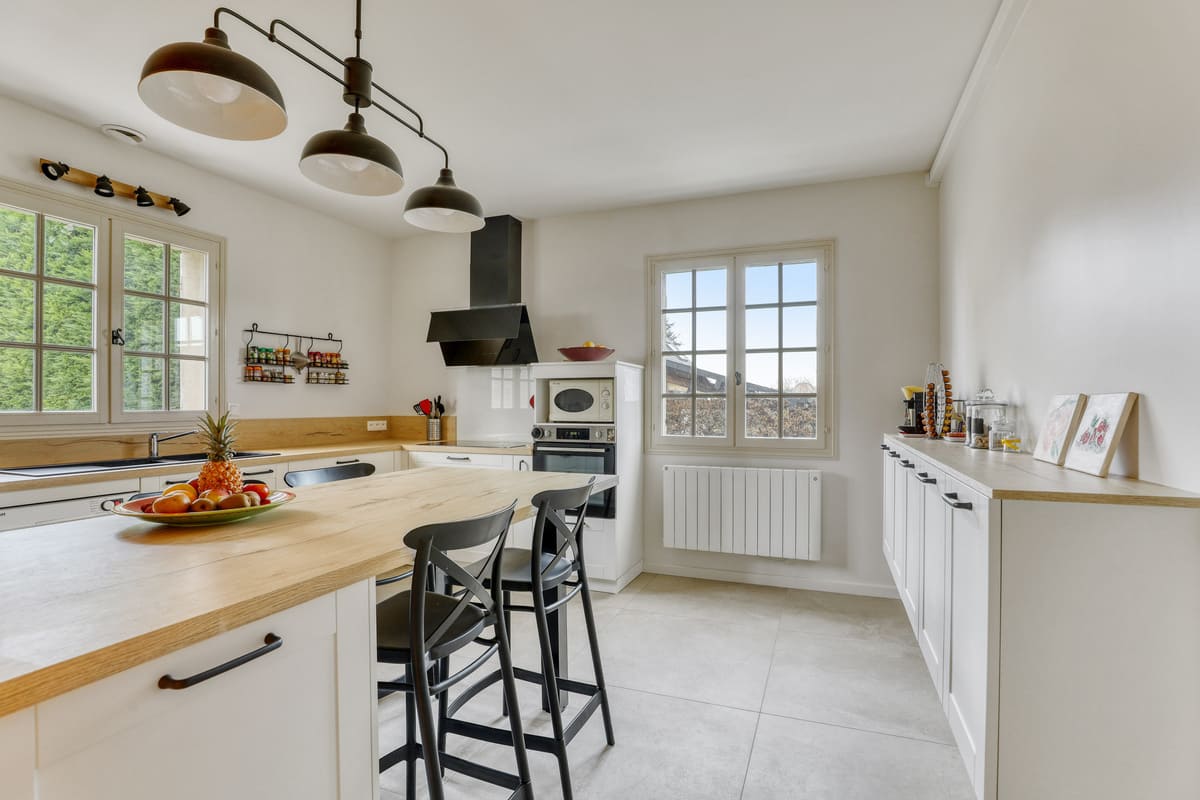 White and orange shacker kitchen | Raison Home - 2