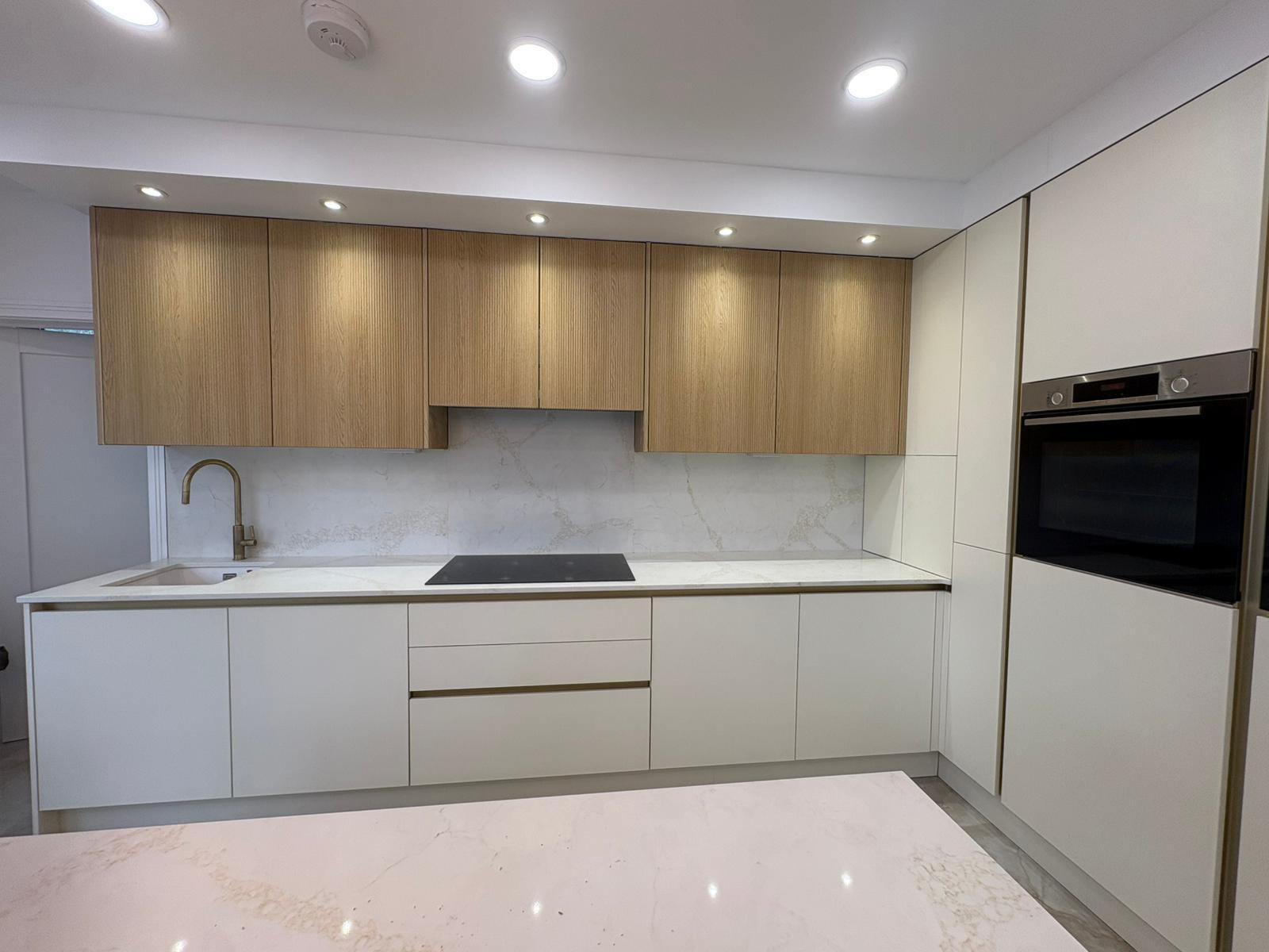 Oak & White Handleless Kitchen by Yakov Salomon - 2