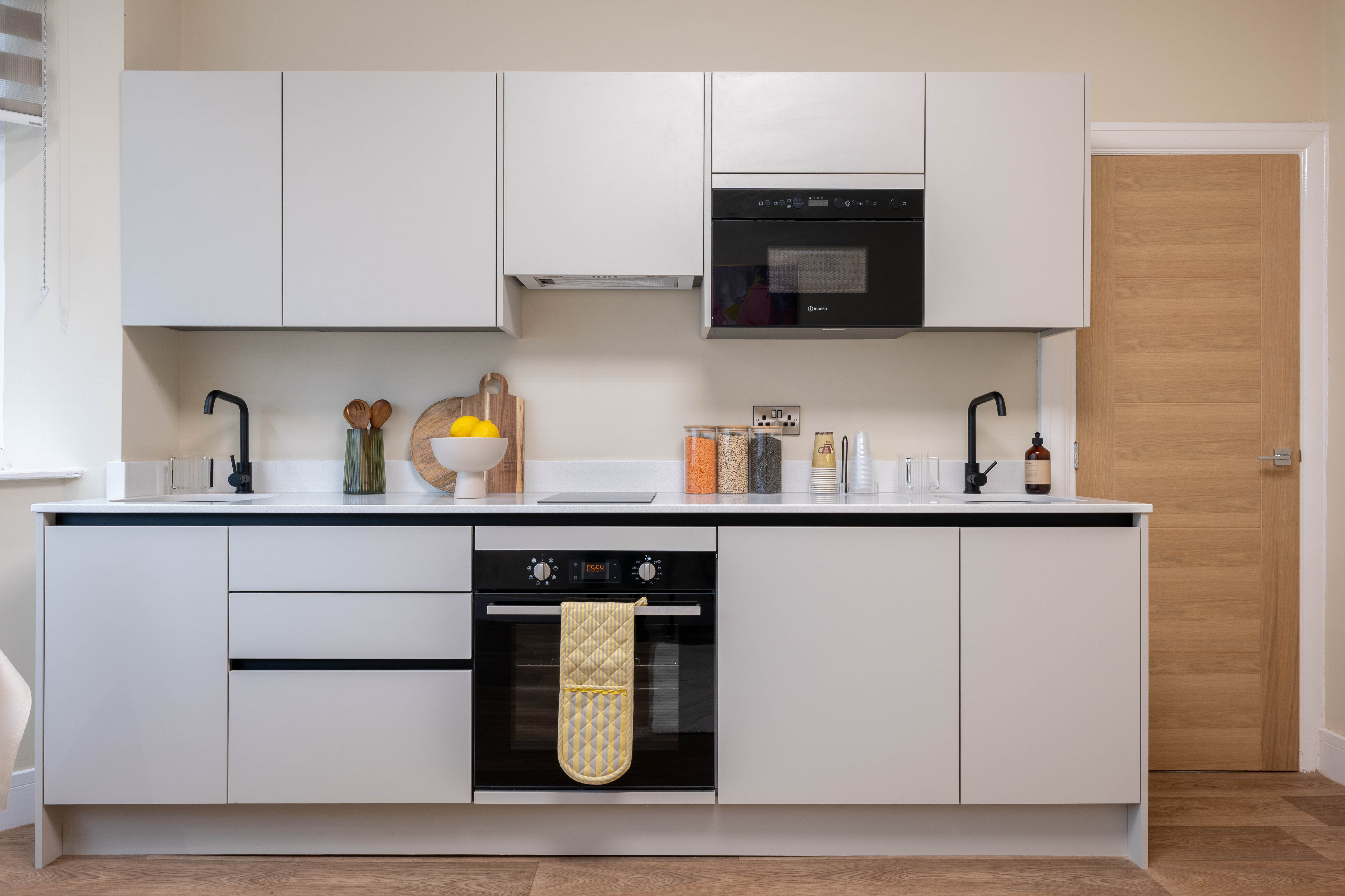 Taupe Handleless By Yakov Salomon - 2