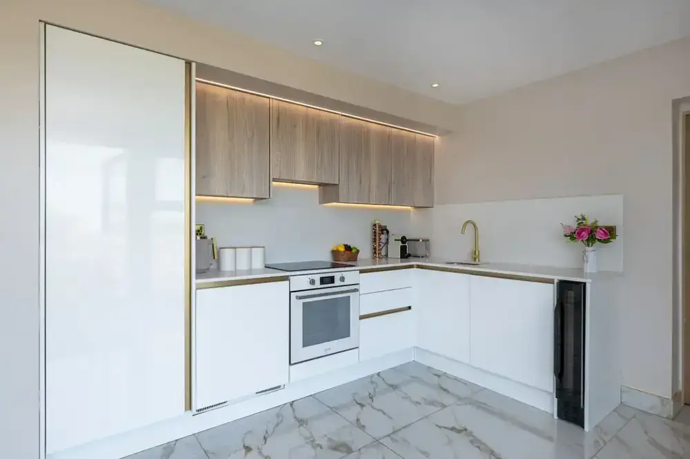 White and Natrual Oak Handleless Kitchen - 2
