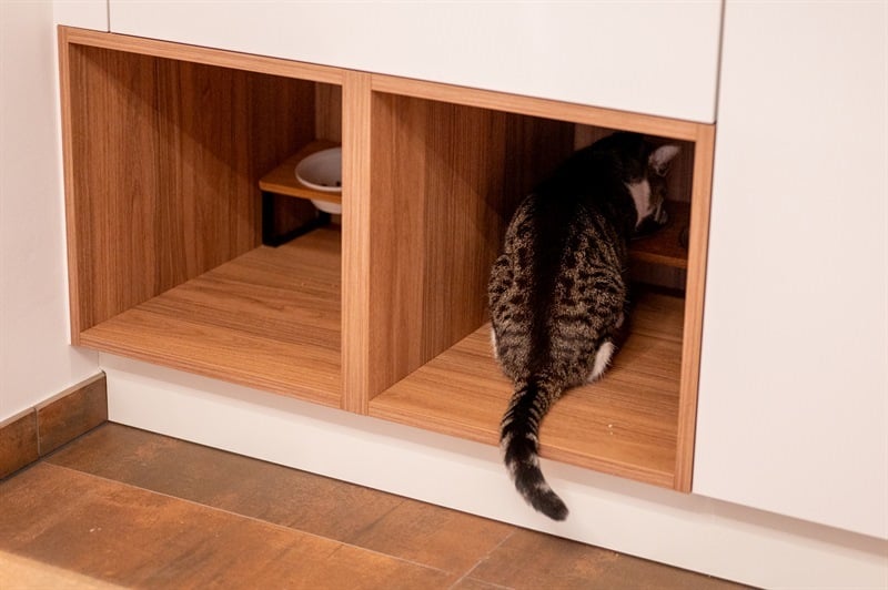 Cuisine ouverte de style moderne bois, noir et blanc à Eischen 7