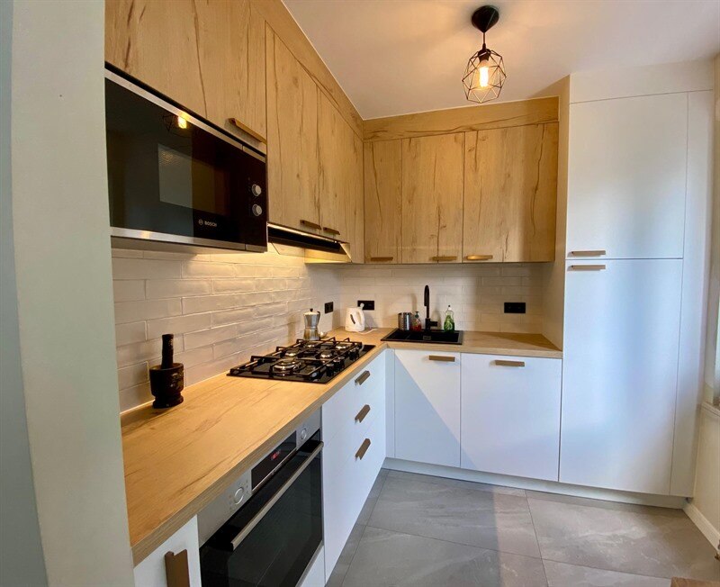 Cuisine de style moderne bois et blanc à Bruxelles 6