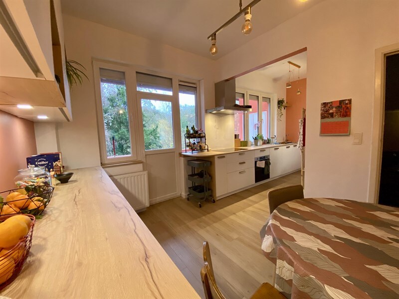 Cuisine en linéaire bois et blanc à Linkebeek | Raison Home - 1