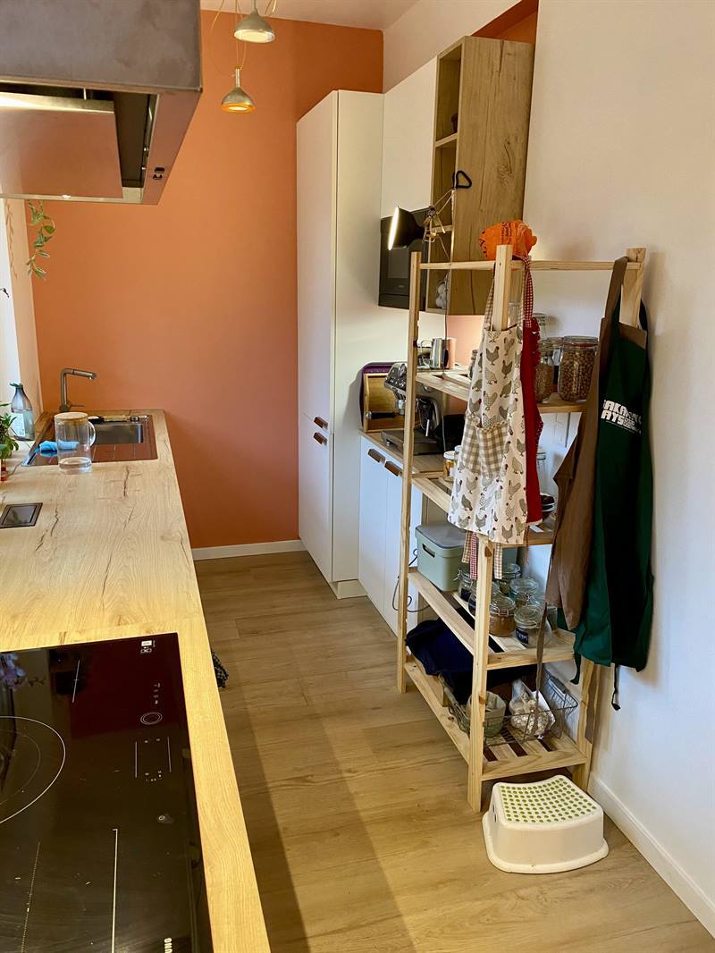 Cuisine en linéaire bois et blanc à Linkebeek | Raison Home - 4