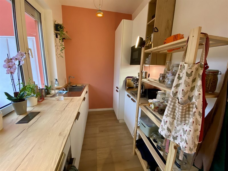 Cuisine en linéaire bois et blanc à Linkebeek | Raison Home - 5