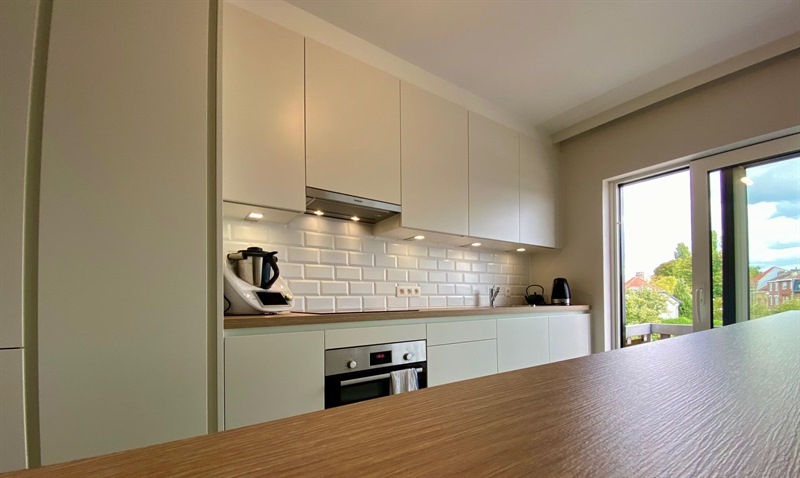 Cuisine moderne bois et blanc à Dilbeek 4