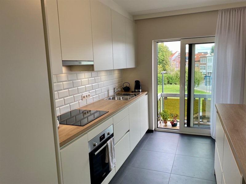Cuisine moderne bois et blanc à Dilbeek 6