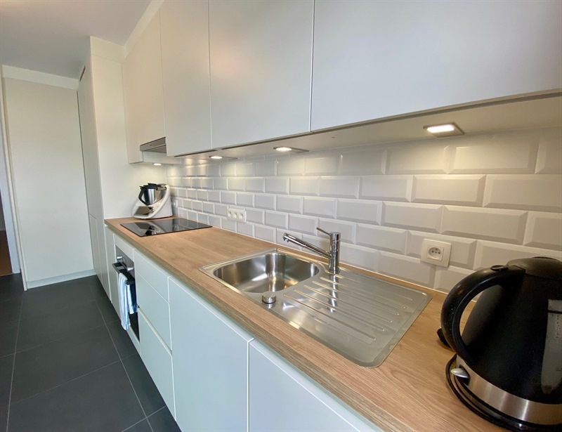 Cuisine moderne bois et blanc à Dilbeek 8
