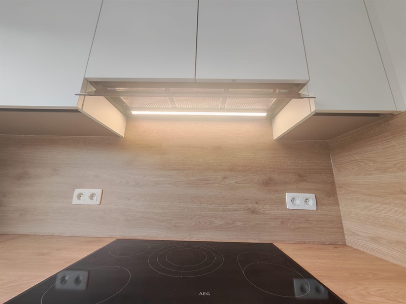 Cuisine en U bois et blanc à Bruxelles | Raison Home - 3