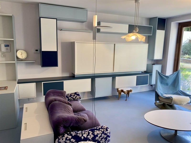 Rangements salon blanc et bleu à Bruxelles 1