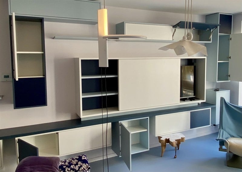 Rangements salon blanc et bleu à Bruxelles 5