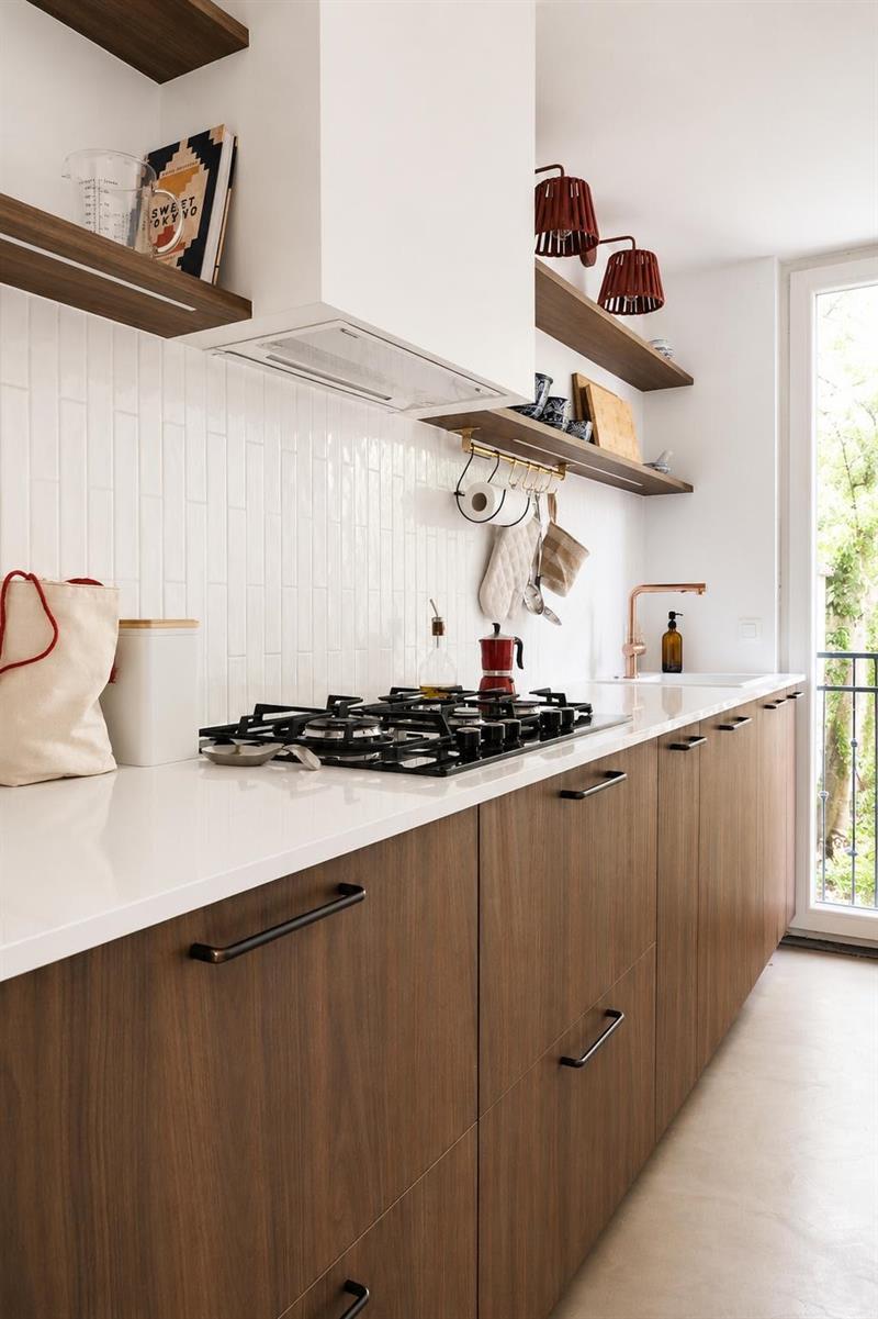 Cuisine contemporaine bois et blanc à Bruxelles | Raison Home - 1