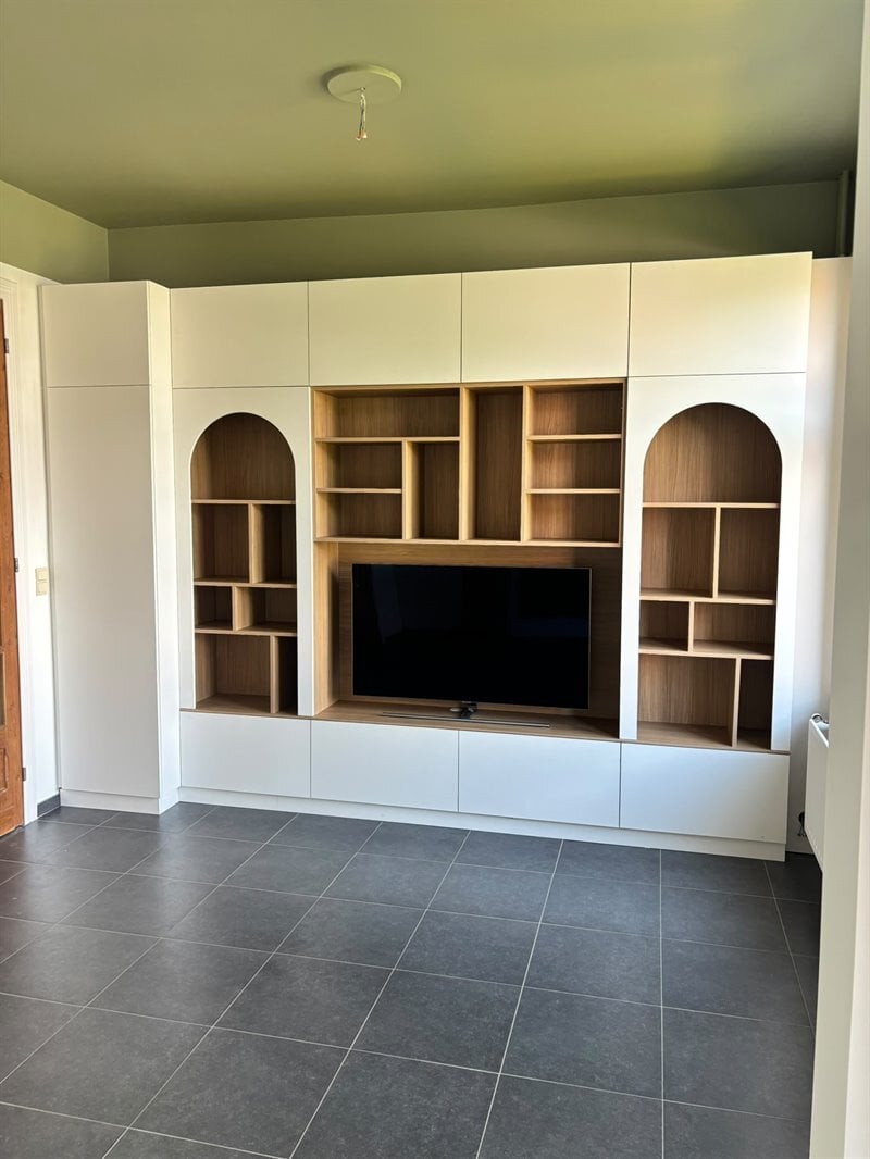 Vestiaire, meuble TV et bibliothèque bois et blanc à Hyon 1