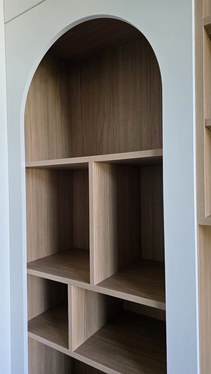 Vestiaire, meuble TV et bibliothèque bois et blanc à Hyon 3