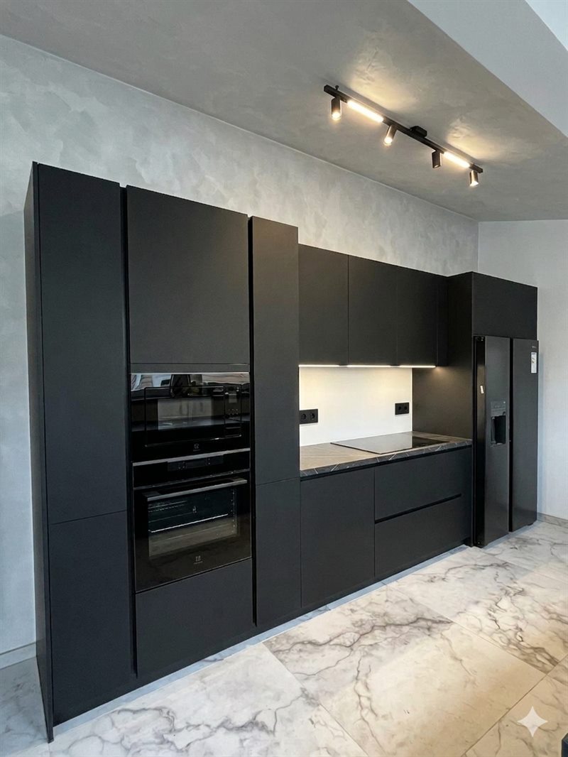 Cuisine fermée de style moderne noir à Ghlin | Raison Home - 2