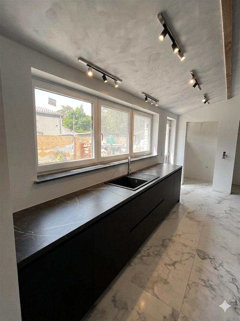 Cuisine fermée de style moderne noir à Ghlin | Raison Home - 4