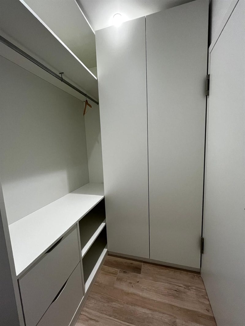 Dressing dans un hall d'entrée à Fosse-La-Ville 1