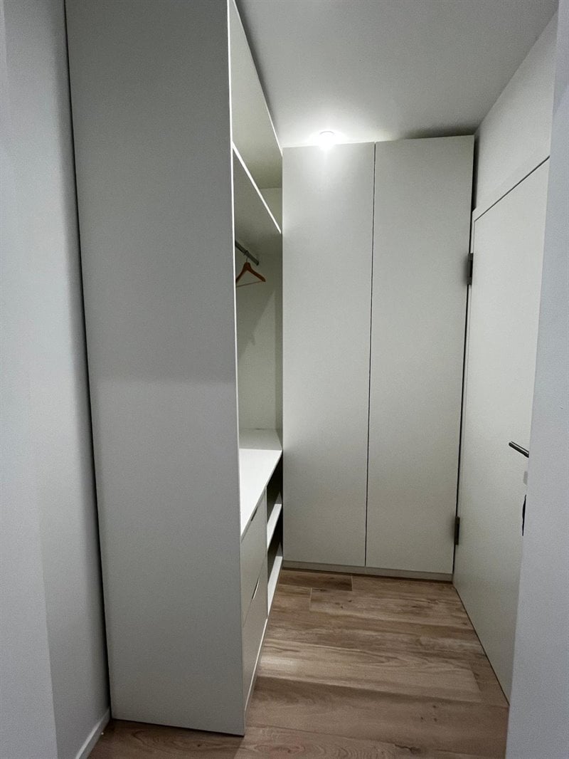 Dressing dans un hall d'entrée à Fosse-La-Ville 2