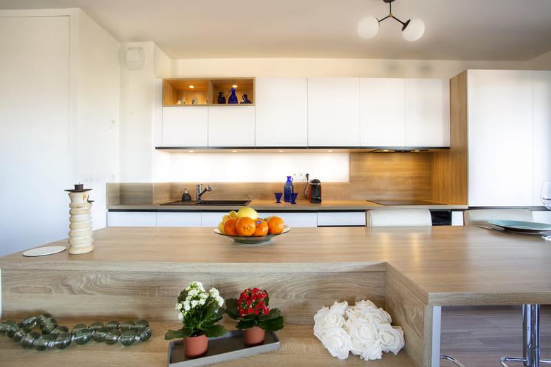 Cuisine ouverte contemporaine blanche 8